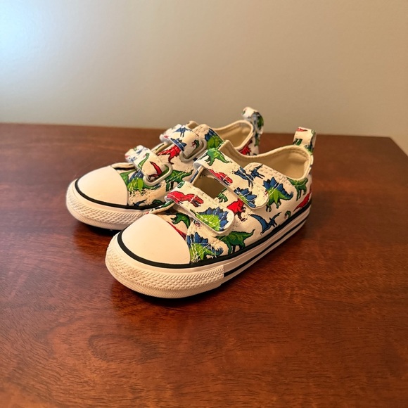 Converse Dinosaur Print Sneakers Boys Size 8 - Picture 1 of 7